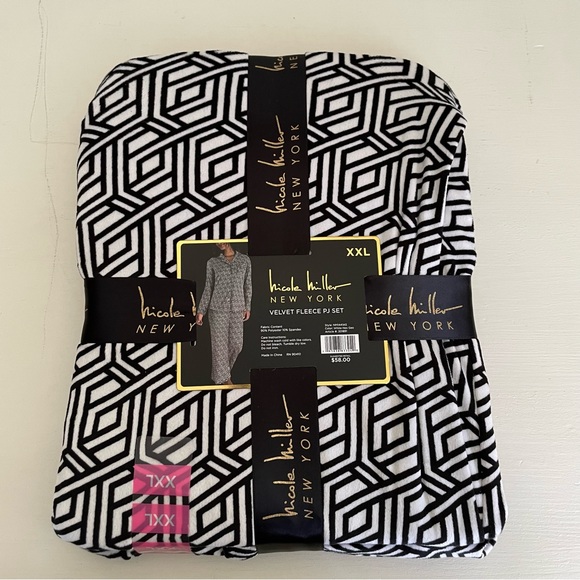 Nicole Miller New York Velvet Fleece PJ Set - Picture 6 of 8